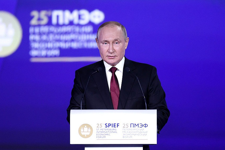 Путин выступил на ПМЭФ с рядом инициатив для российского бизнеса