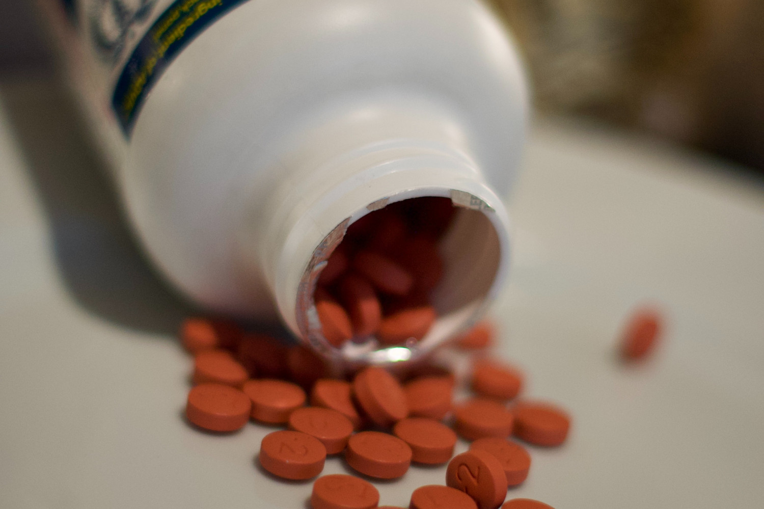 Se puede tomar antibiotico con ibuprofeno