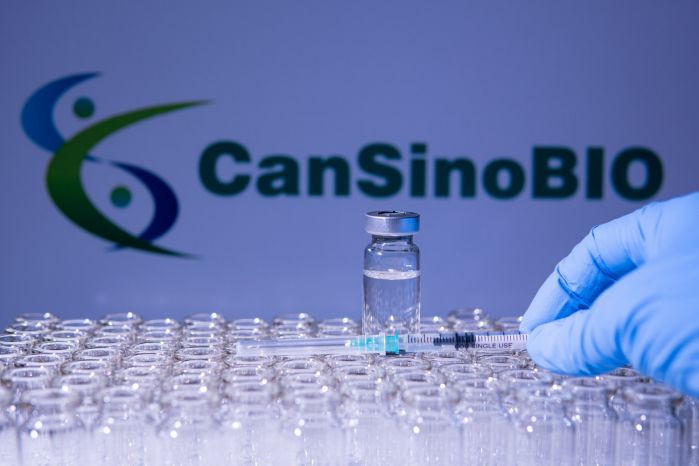 В Китае одобрили вдыхаемую вакцину от COVID-19 компании CanSino
