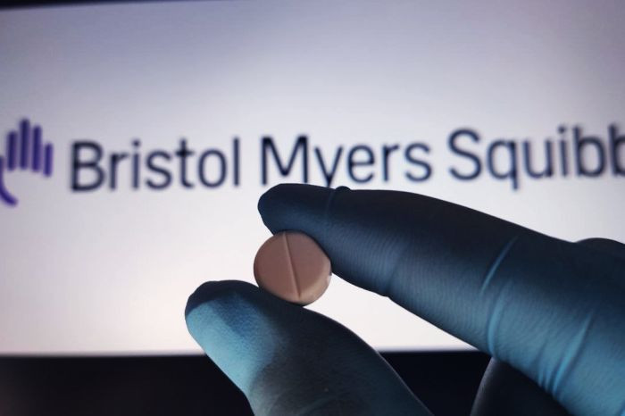 Продажи Bristol-Myers Squibb в III квартале упали из-за «Ревлимида» и валютных колебаний