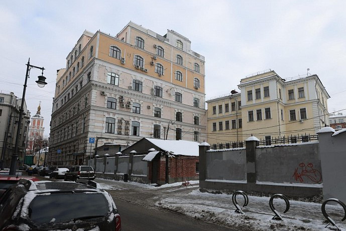 На аукцион выставлен ансамбль фабрики Феррейна в центре Москвы
