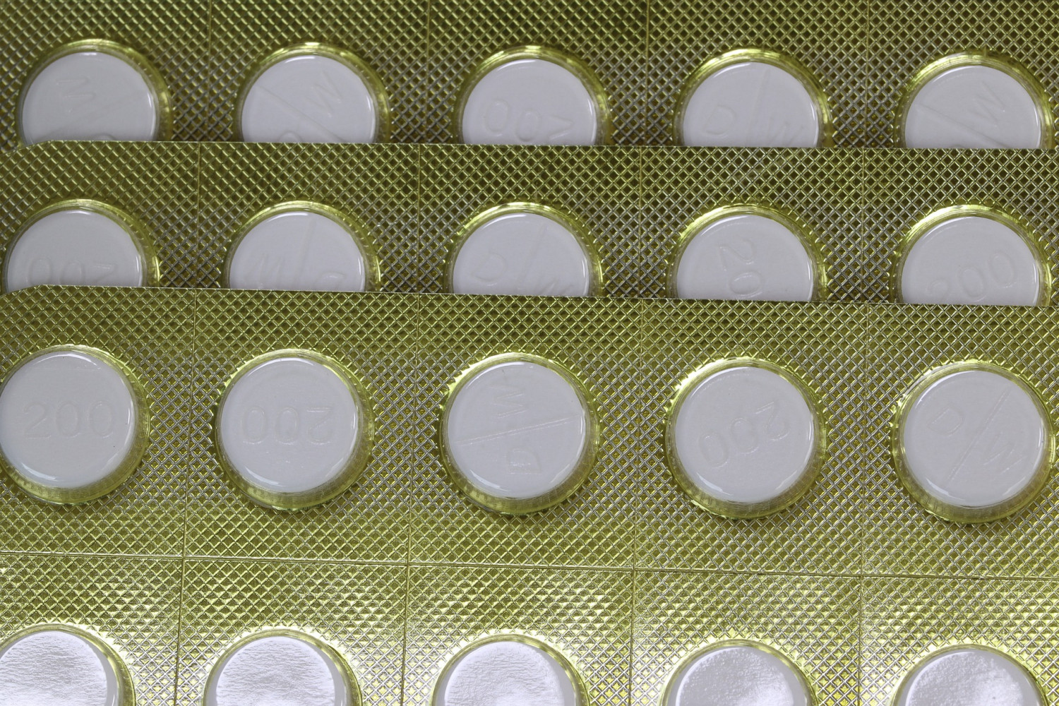 ФАС предложила внести изменения в механизм повышения цен на дефицитные препараты