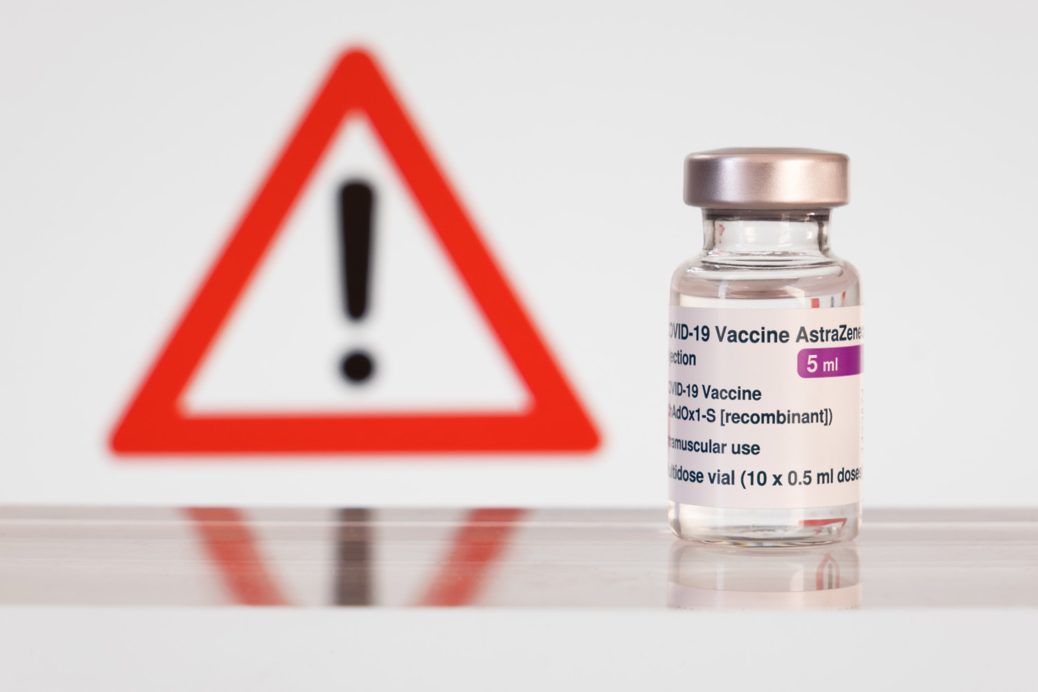 AstraZeneca оспорила судебный иск в отношении побочных эффектов ее вакцины от COVID-19