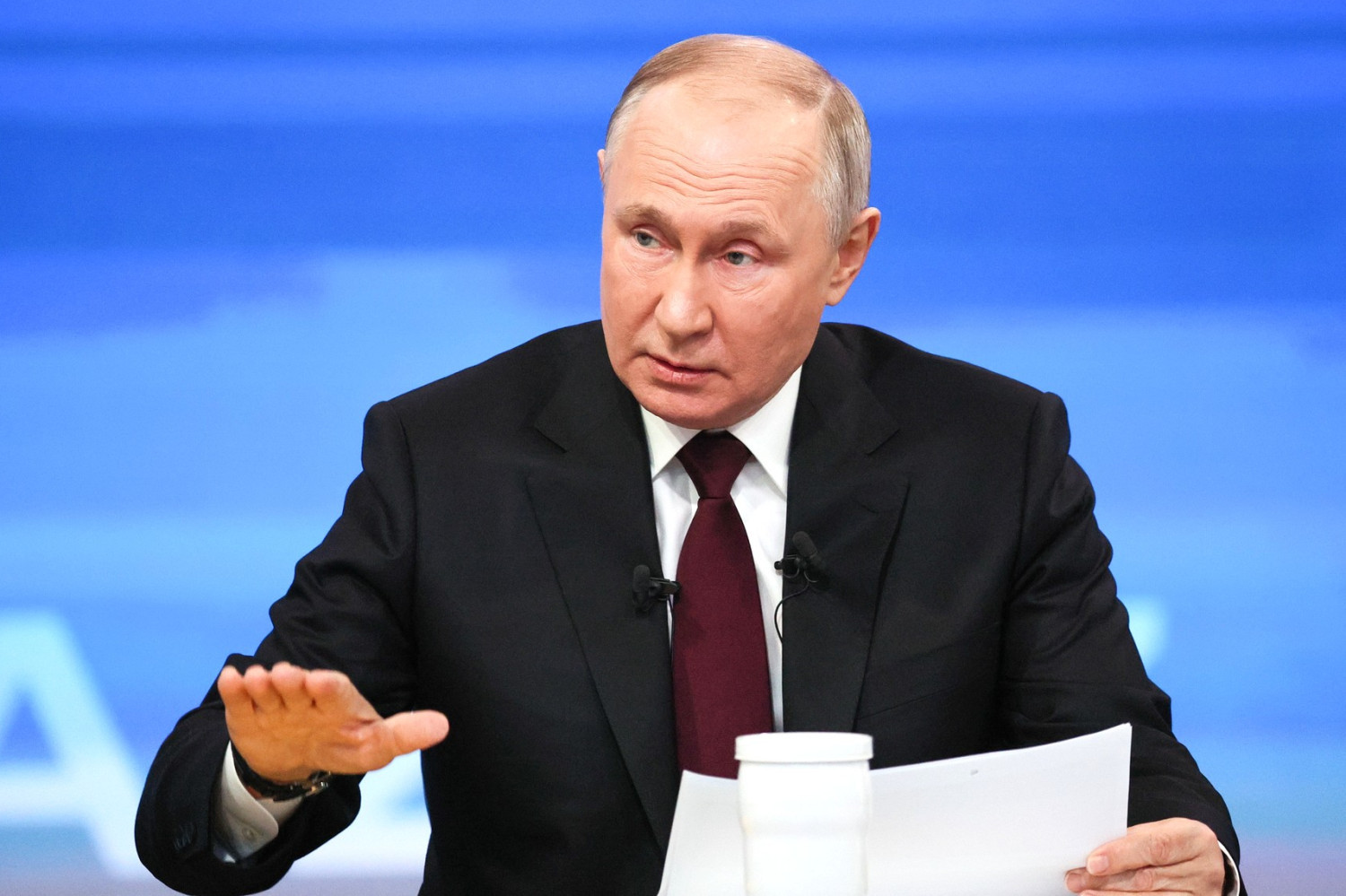Путин поручит оценить строгость наказания за экономические преступления