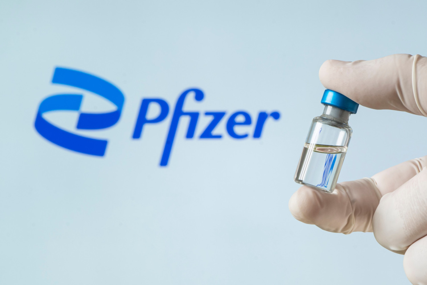 Выручка Pfizer упала на 42% в 2023 году