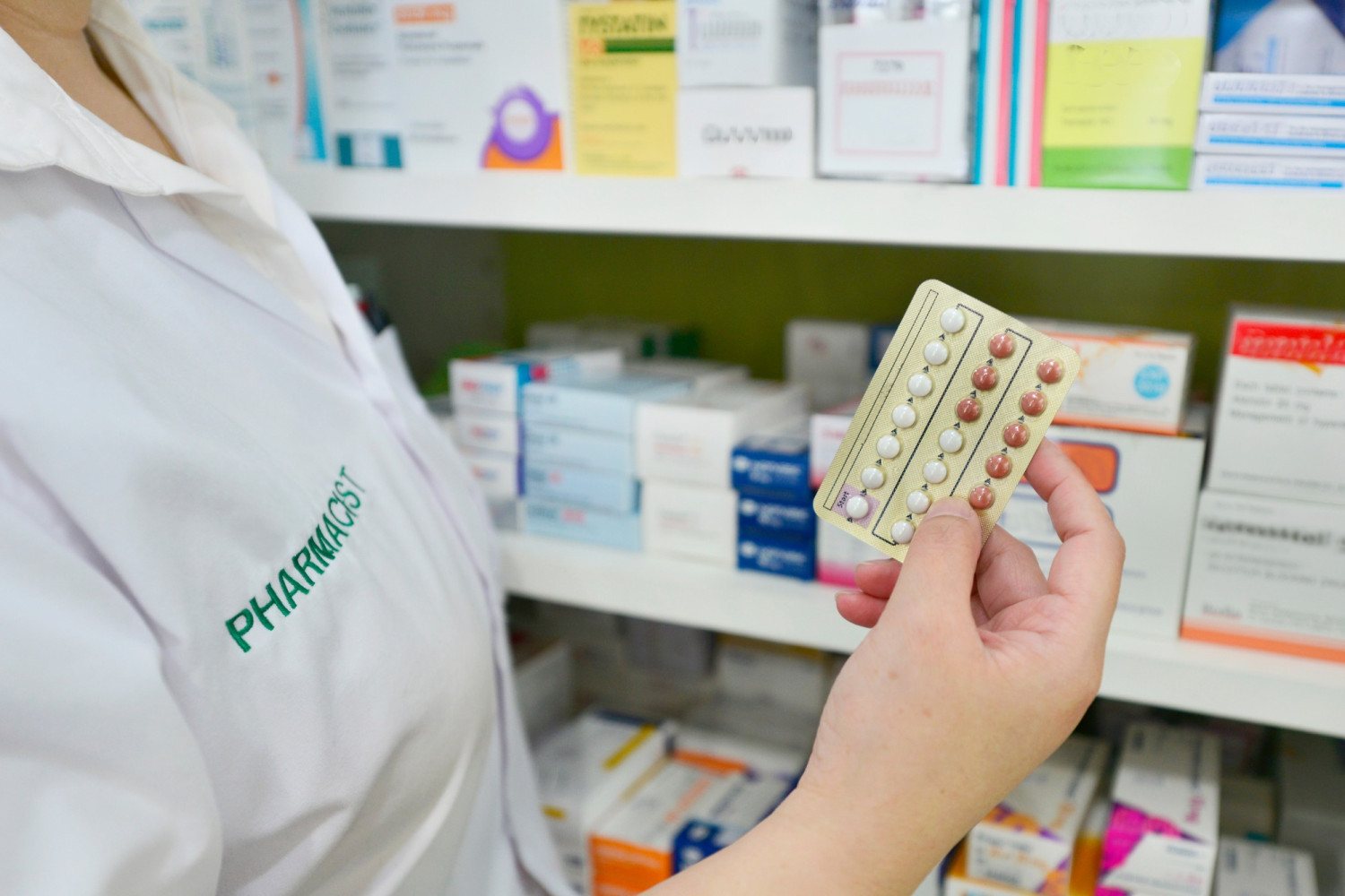 Британские фармацевты обвинили врачей в срыве государственной программы «Сперва в аптеку»