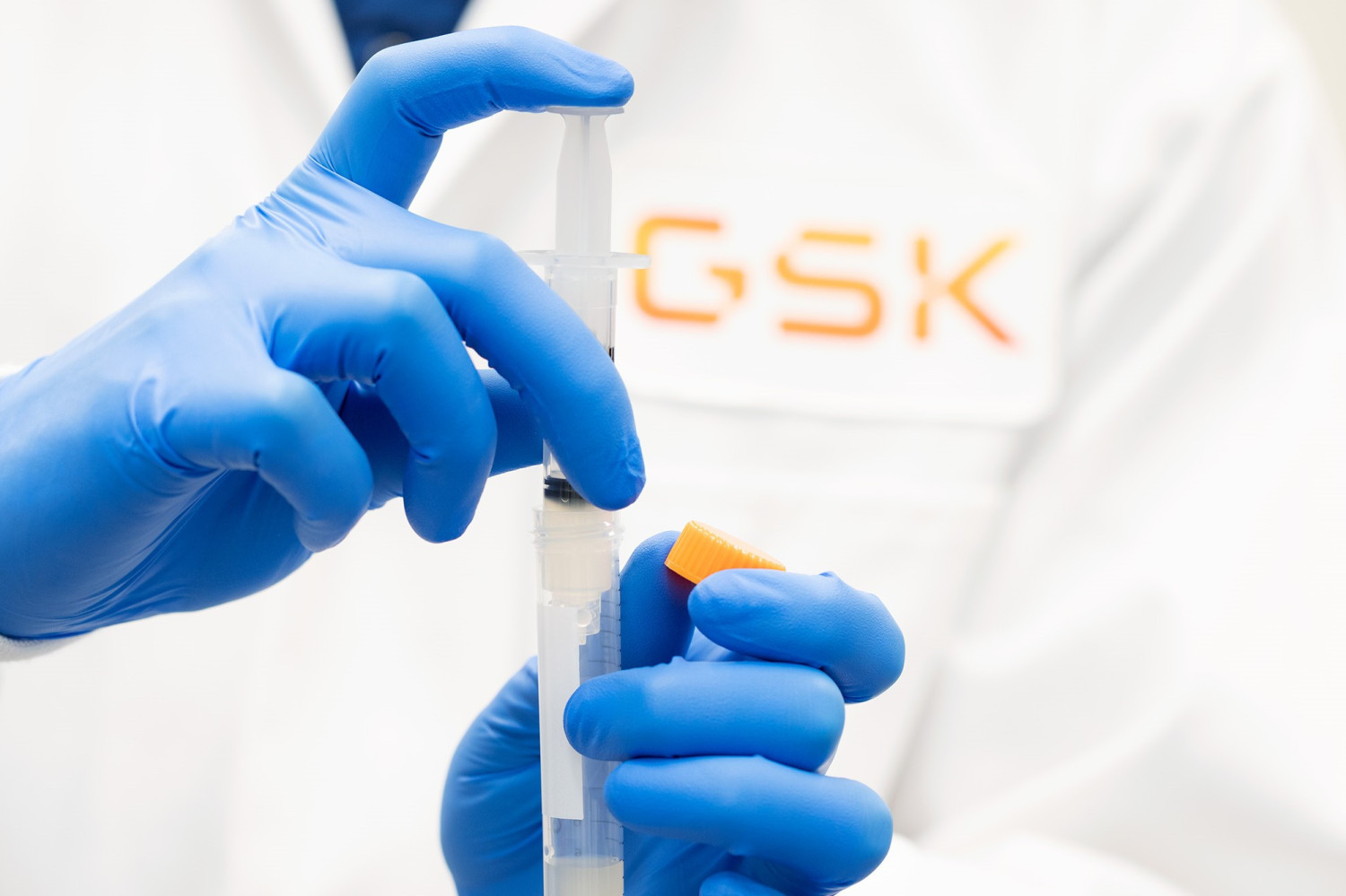 GSK приобрела у CureVac права на мРНК-вакцины против гриппа и COVID-19