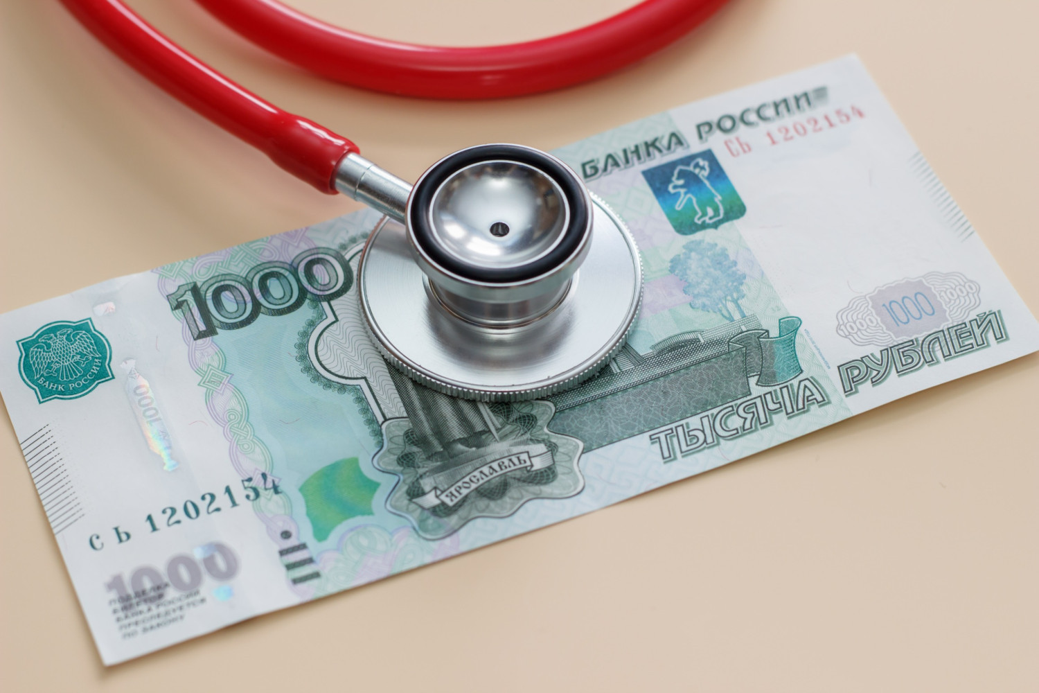 Мировые фармкомпании в 2023 году сократили выплаты российским врачам