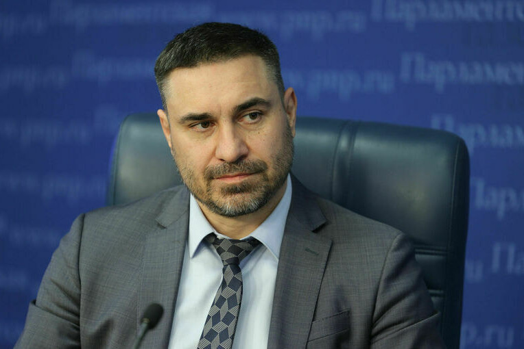 Госдума досрочно прекратила полномочия Дмитрия Хубезова