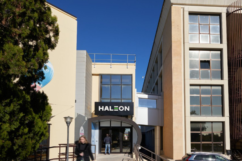 Pfizer полностью продала долю в компании Haleon