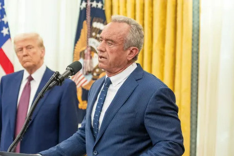 Глава Минздрава США запретит публиковать исследования в популярных научных журналах